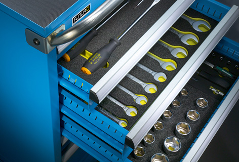 Picture in three open drawers of a tool cabinet, emblematic of the customer Rutsch Ruegger - n c ag