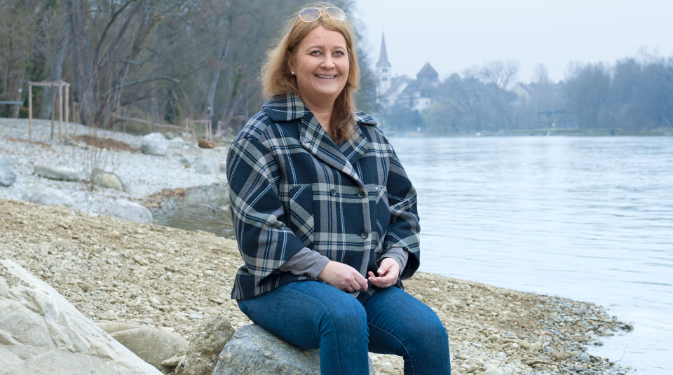 Chantal Weyermann privately sitting on a stone on the river bank - n c ag